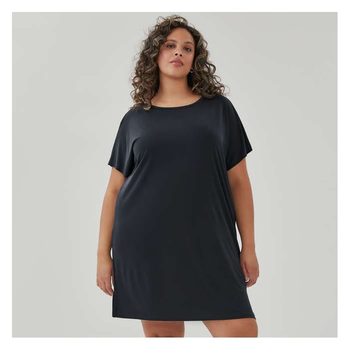 Aux Femmes Robe t-shirt sablée Femmes+ - Noir Jf